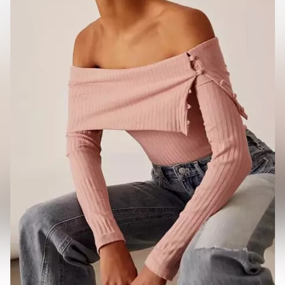 NWT Anthropologie Ribbed Off-The-Shoulder Long Sleeve Top in Mauve Size Medium - Picture 4 of 13